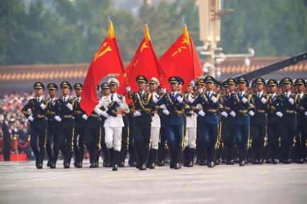 泰国格乐大学全体中国师生祝愿伟大的祖国繁荣昌盛!