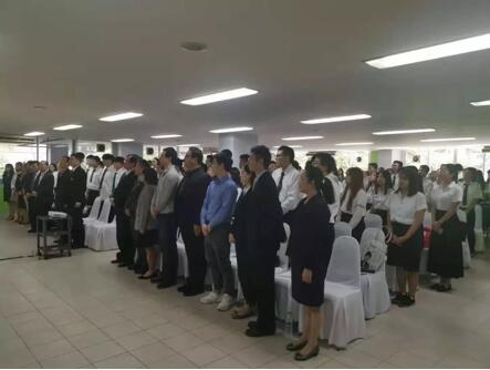 泰国格乐大学全体中国师生祝愿伟大的祖国繁荣昌盛!